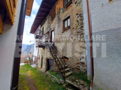 EDIFICIO SU TRE LIVELLI