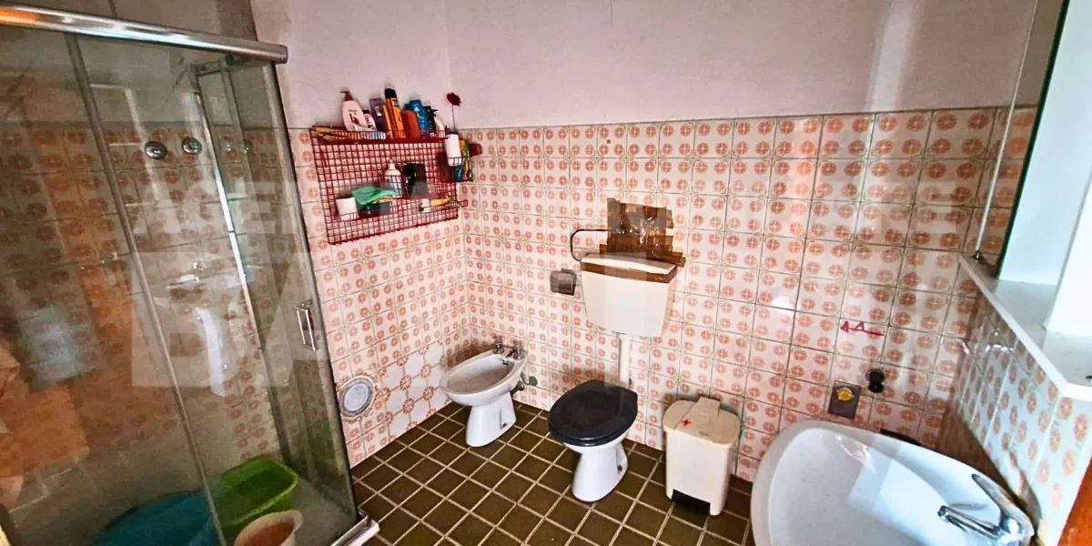 PORZIONE CON CORTILE E ORTO