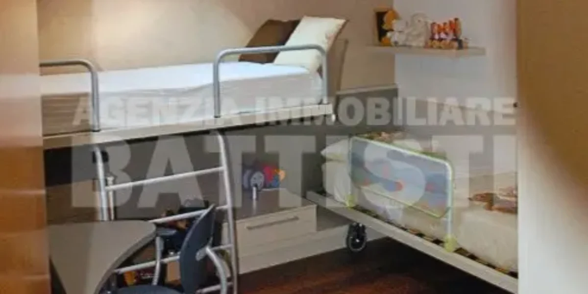 PRESTIGIOSA CASA A SCHIERA IN CENTRO BORGO