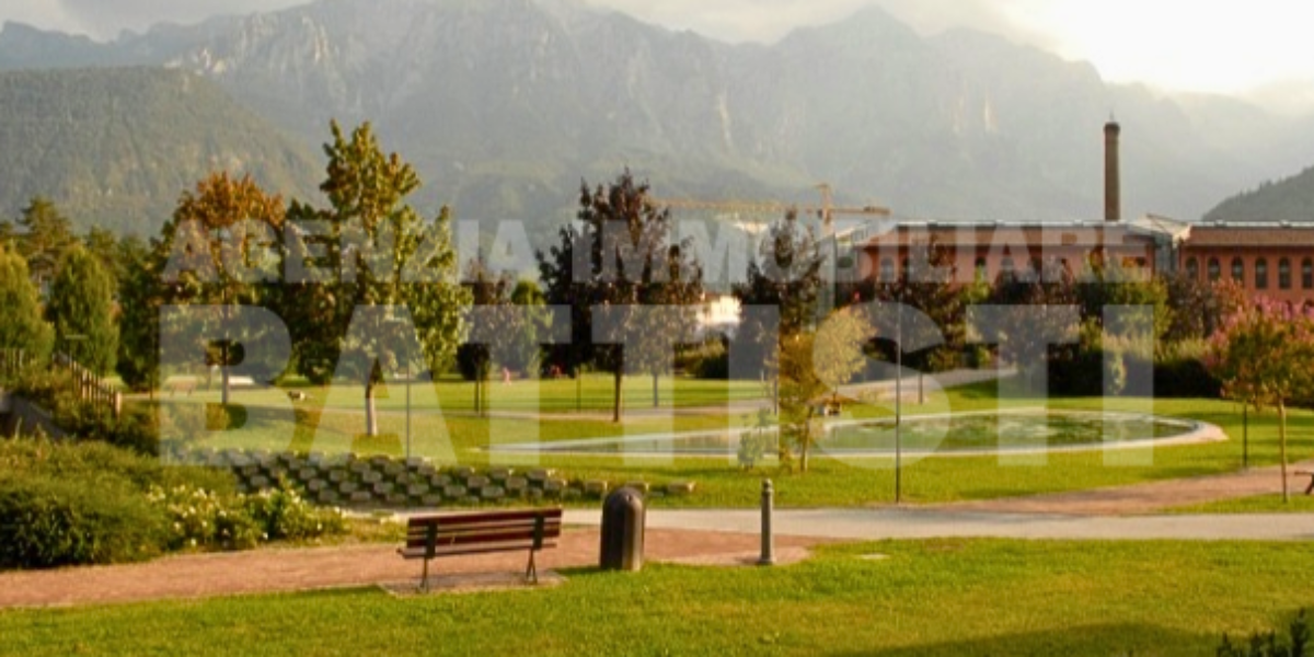 PRESTIGIOSA CASA A SCHIERA IN CENTRO BORGO