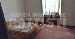 PORZIONE DI CASA DA RISTRUTTURARE CON GIARDINO