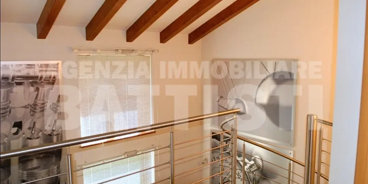 PRESTIGIOSA CASA A SCHIERA IN CENTRO BORGO