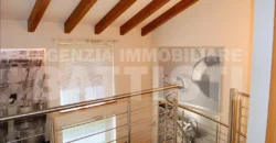 PRESTIGIOSA CASA A SCHIERA IN CENTRO BORGO