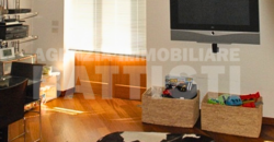 PRESTIGIOSA CASA A SCHIERA IN CENTRO BORGO