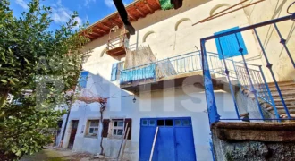 PORZIONE CON CORTILE E ORTO