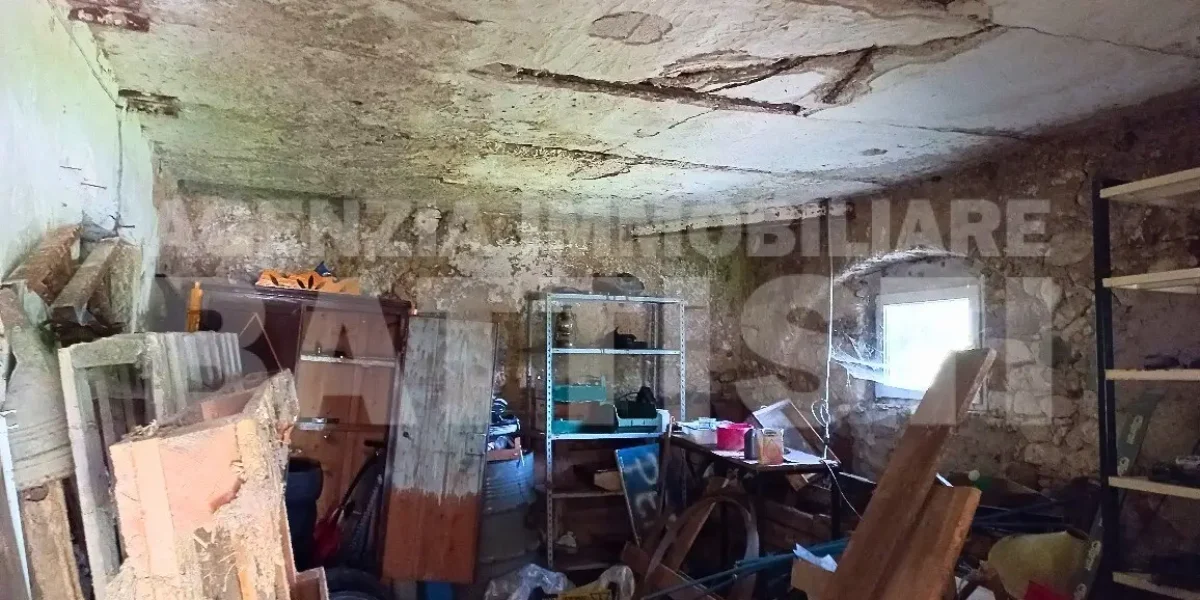 PORZIONE DI MASO CON TERRENO