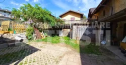PORZIONE DI CASA DA RISTRUTTURARE CON GIARDINO