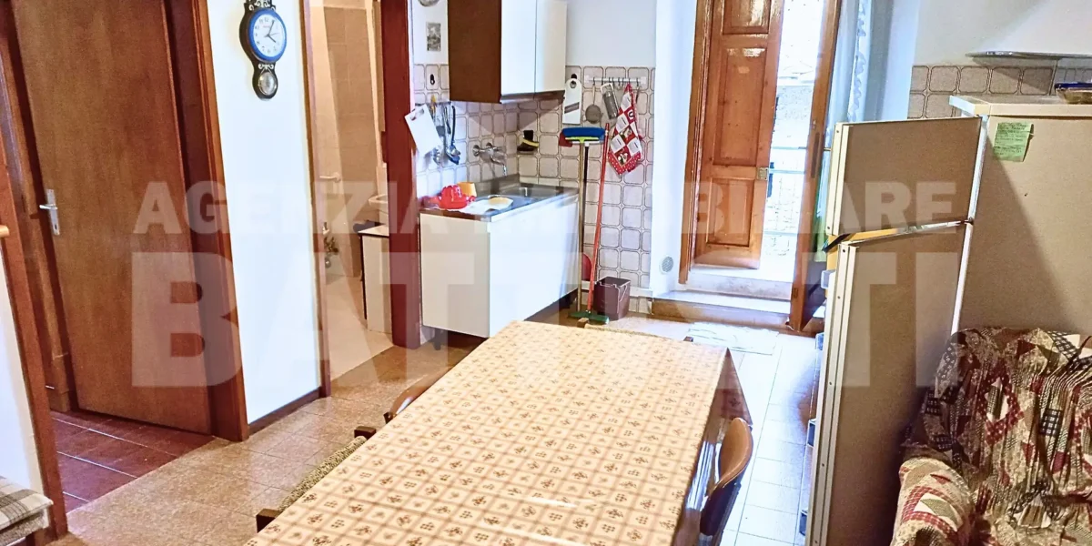 APPARTAMENTO CON TRE CAMERE IN CENTRO