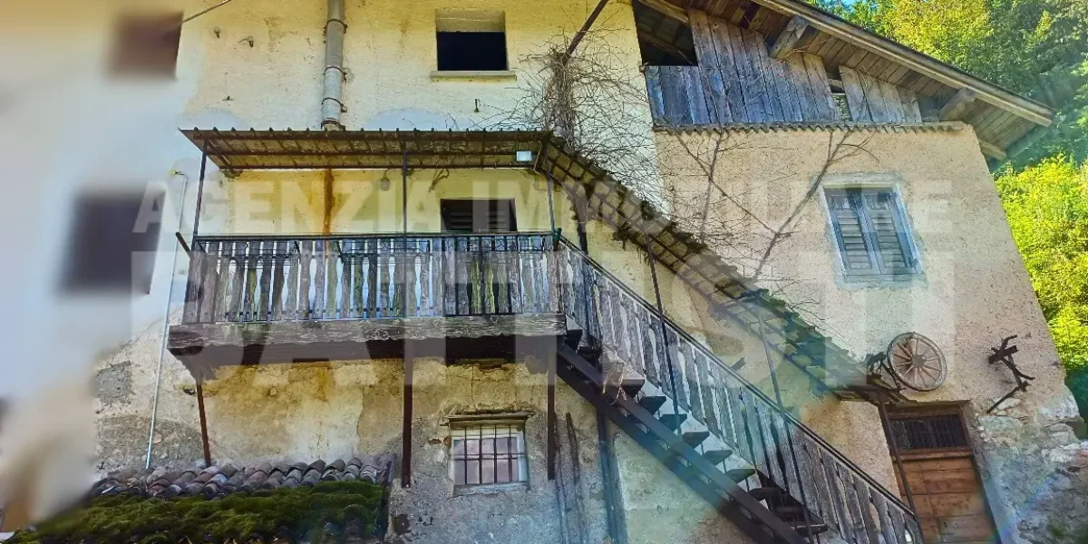 PORZIONE DI MASO CON TERRENO