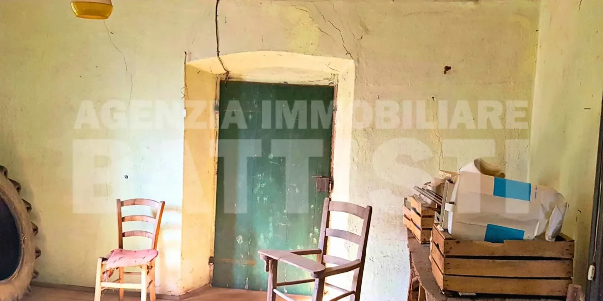 AMPIA PORZIONE DI CASA CON BEL PANORAMA