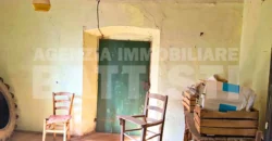 AMPIA PORZIONE DI CASA CON BEL PANORAMA