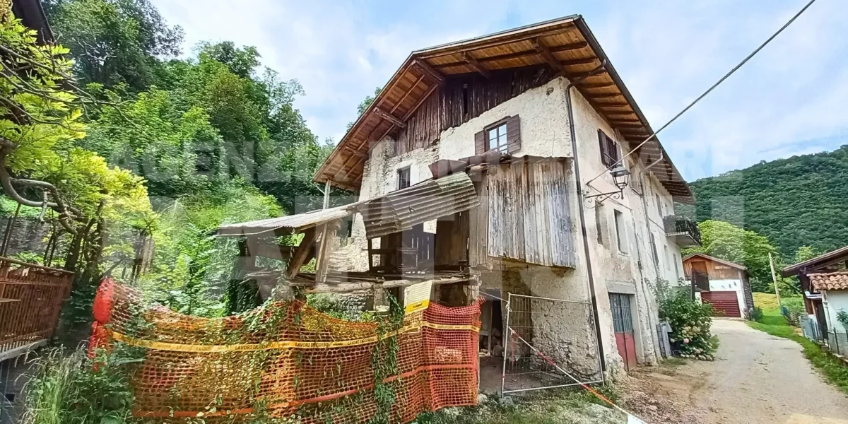 PORZIONE DI CASA con terreno di mq 700