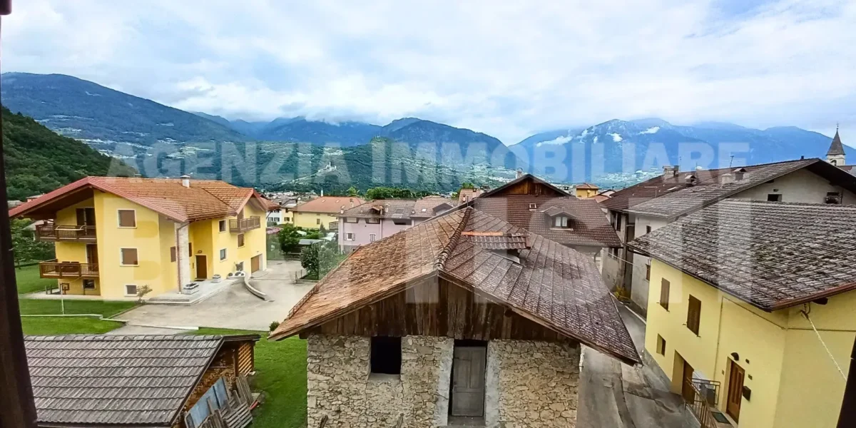 PORZIONE DI CASA con terreno di mq 700