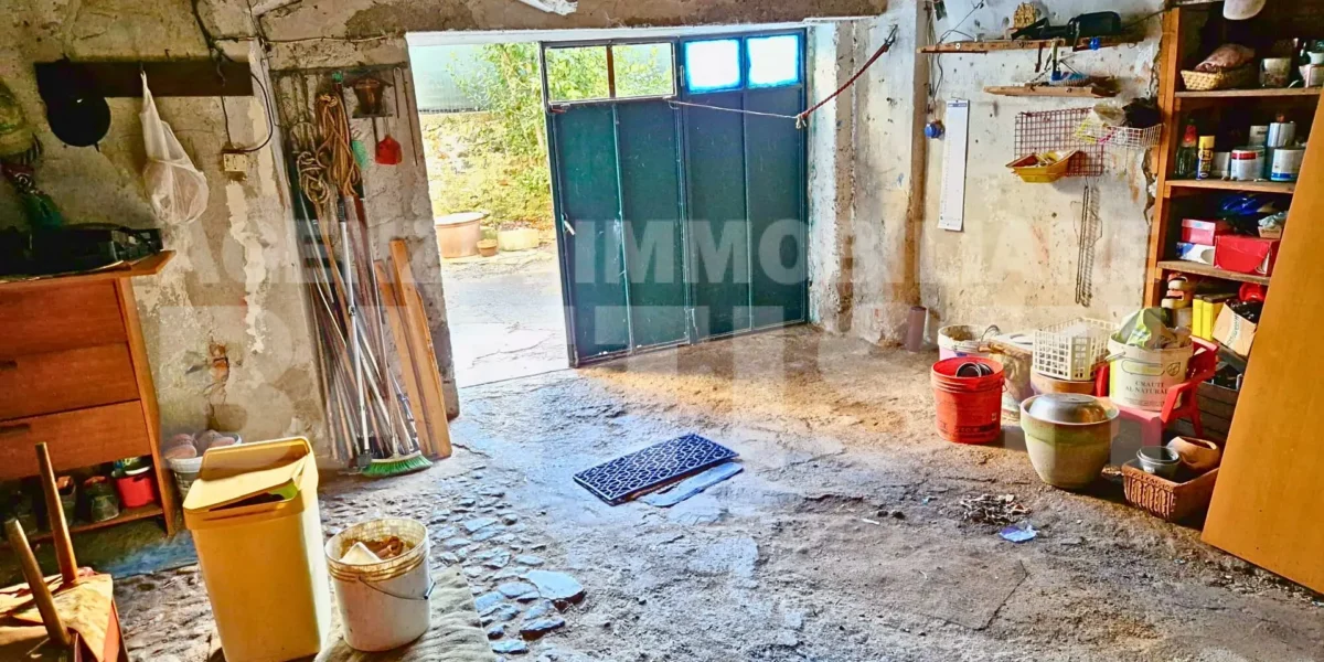 PORZIONE CON CORTILE E ORTO