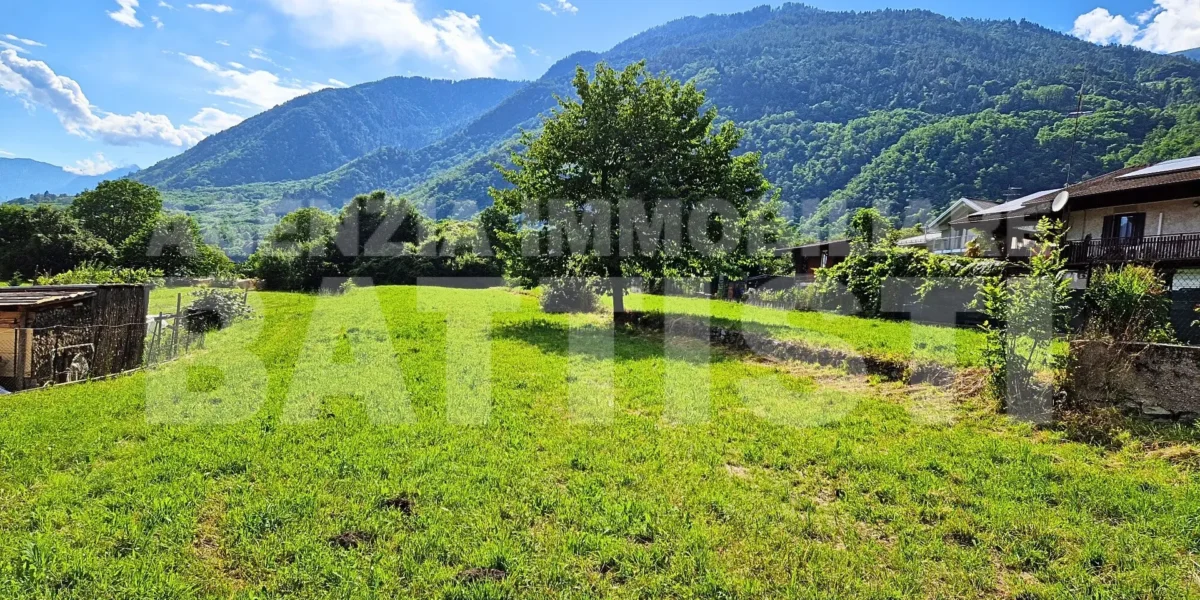 AMPIO TERRENO EDIFICABILE E AGRICOLO