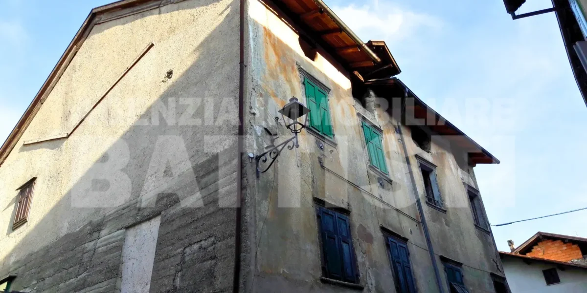 APPARTAMENTO CON TRE CAMERE IN CENTRO