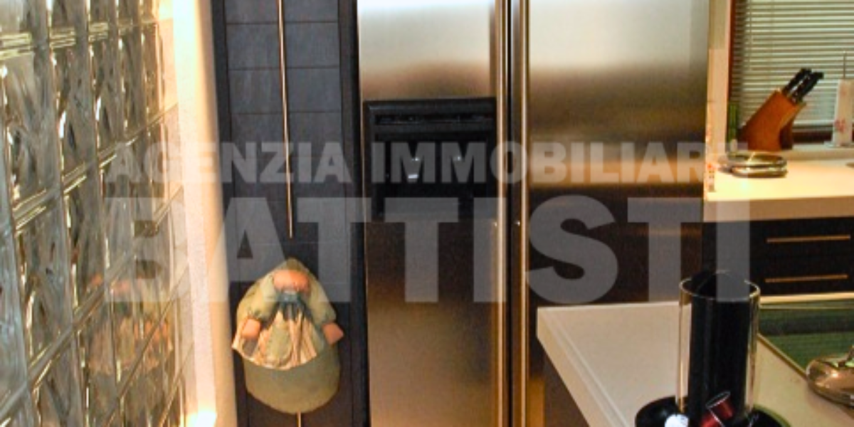 PRESTIGIOSA CASA A SCHIERA IN CENTRO BORGO
