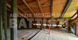 PORZIONE DI CASA con terreno di mq 700