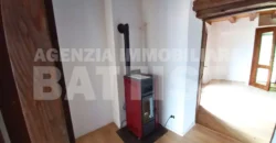 PORZIONE DI CASA con terreno di mq 700