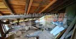 PORZIONE DI CASA con terreno di mq 700