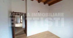 PORZIONE DI CASA con terreno di mq 700