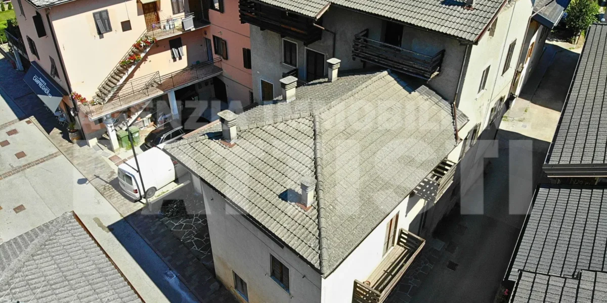 PORZIONE CON DUE APPARTAMENTI
