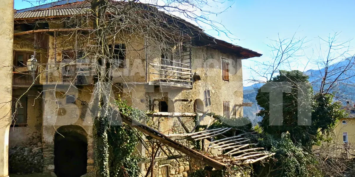 AMPIA PORZIONE DI CASA CON BEL PANORAMA