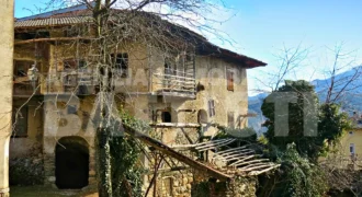 AMPIA PORZIONE DI CASA CON BEL PANORAMA