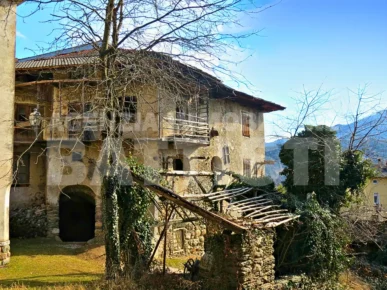 AMPIA PORZIONE DI CASA CON BEL PANORAMA