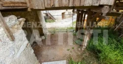PORZIONE DI CASA con terreno di mq 700