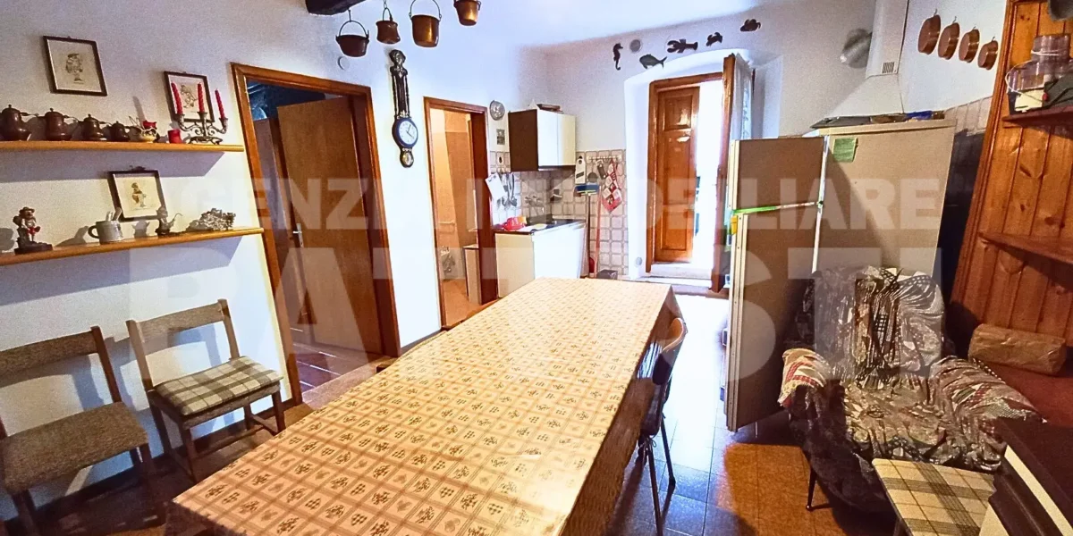 APPARTAMENTO CON TRE CAMERE IN CENTRO