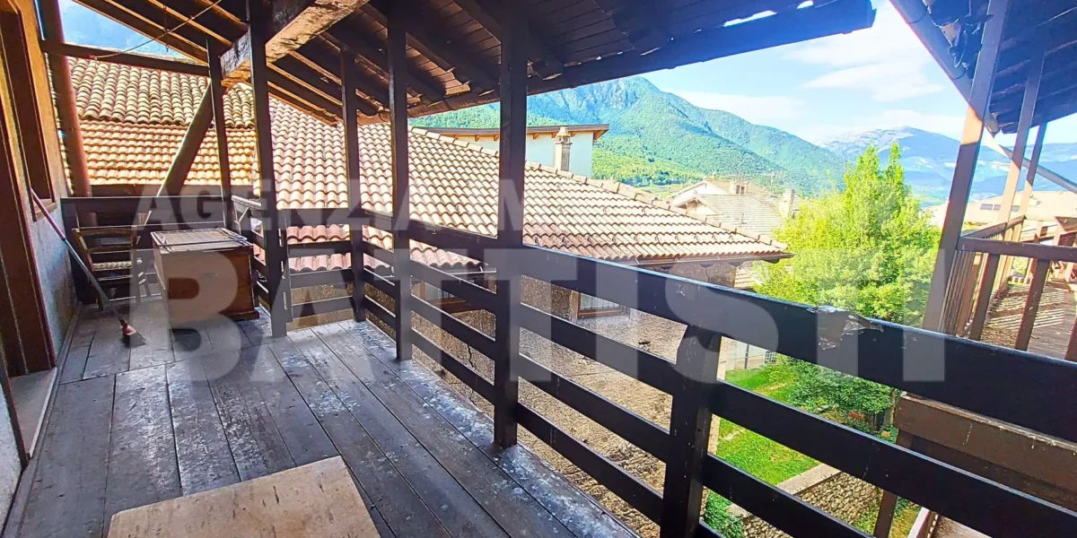 PORZIONE CON DUE APPARTAMENTI
