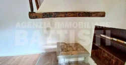 PORZIONE DI CASA con terreno di mq 700