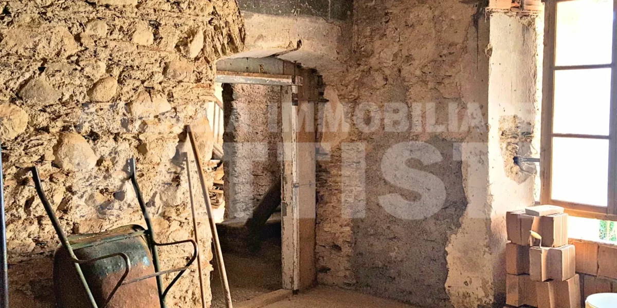 AMPIA PORZIONE DI CASA CON BEL PANORAMA