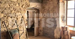 AMPIA PORZIONE DI CASA CON BEL PANORAMA