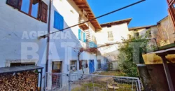 PORZIONE CON CORTILE E ORTO