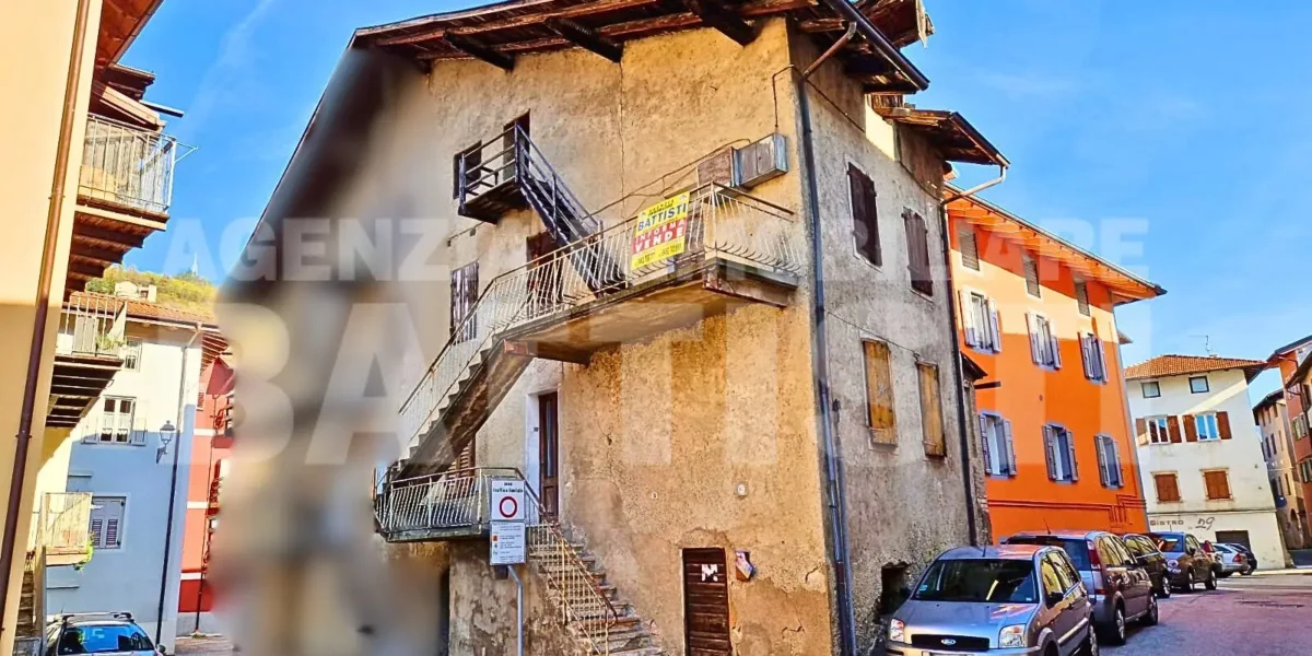 PORZIONE IN CENTRO CON DUE ALLOGGI