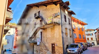 PORZIONE IN CENTRO CON DUE ALLOGGI