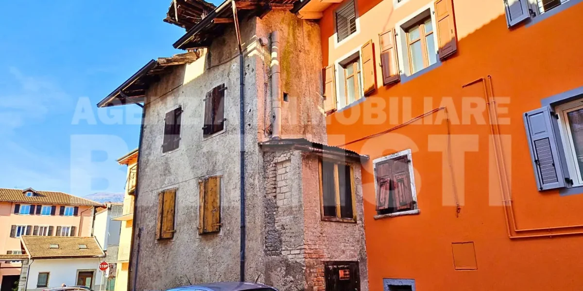 PORZIONE IN CENTRO CON DUE ALLOGGI