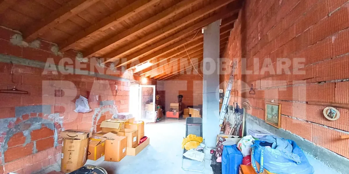 PORZIONE CON CORTILE E ORTO