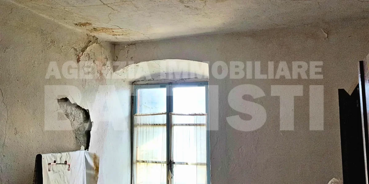 AMPIA PORZIONE DI CASA CON BEL PANORAMA