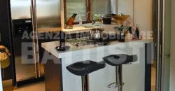 PRESTIGIOSA CASA A SCHIERA IN CENTRO BORGO