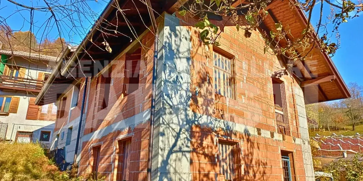 CASA INDIPENDENTE ALLO STATO GREZZO