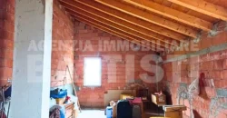 PORZIONE CON CORTILE E ORTO