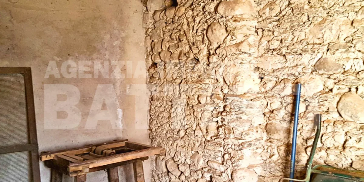 AMPIA PORZIONE DI CASA CON BEL PANORAMA