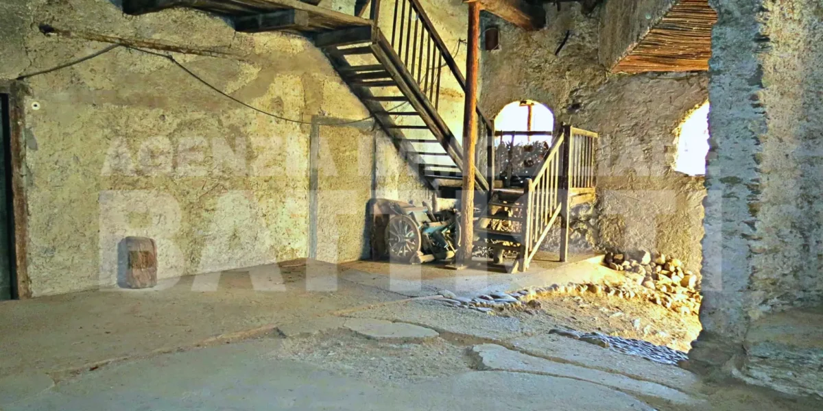 AMPIA PORZIONE DI CASA CON BEL PANORAMA
