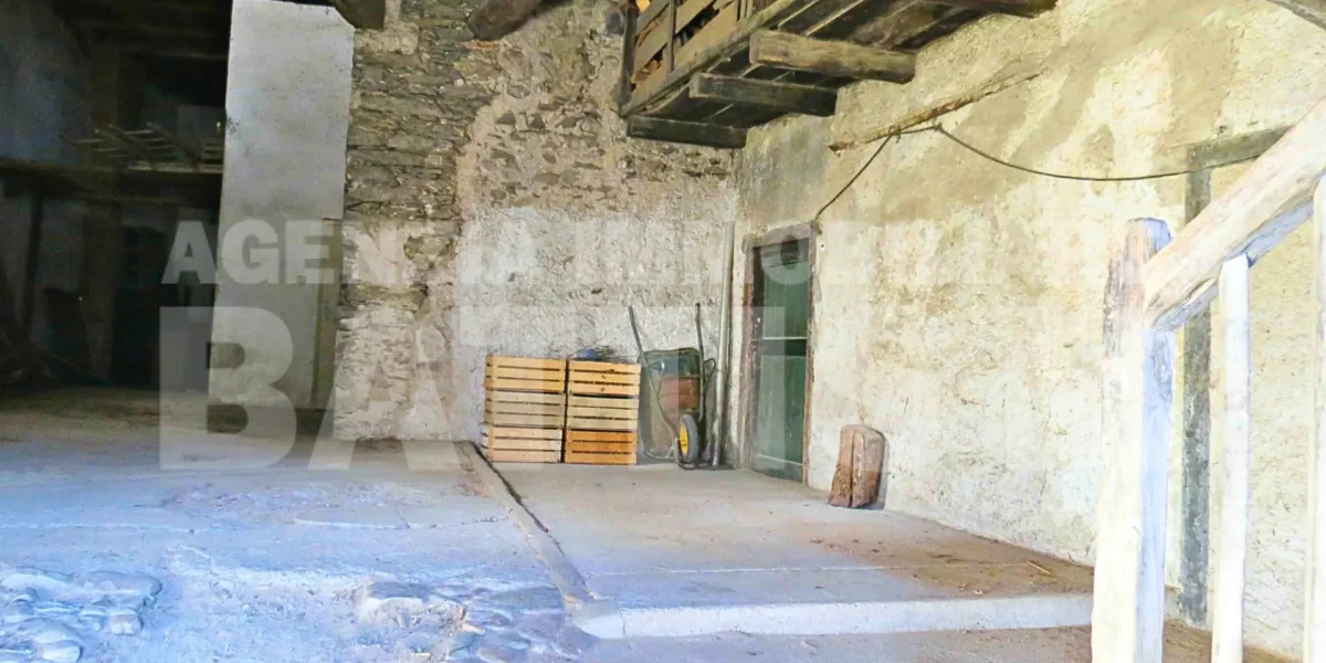 AMPIA PORZIONE DI CASA CON BEL PANORAMA