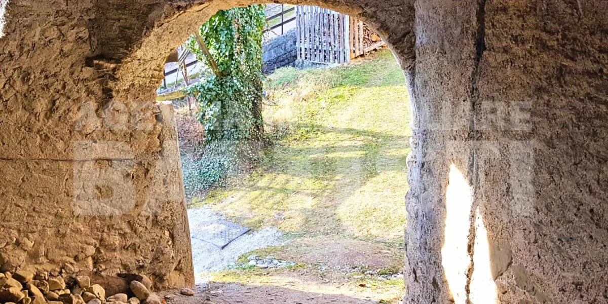 AMPIA PORZIONE DI CASA CON BEL PANORAMA
