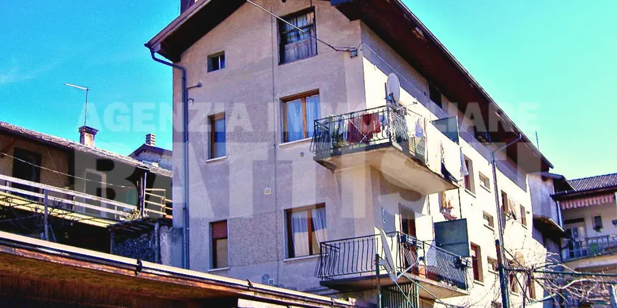 AMPIA PORZIONE CON GIARDINO
