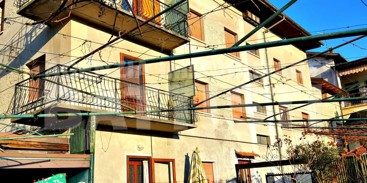 AMPIA PORZIONE CON GIARDINO